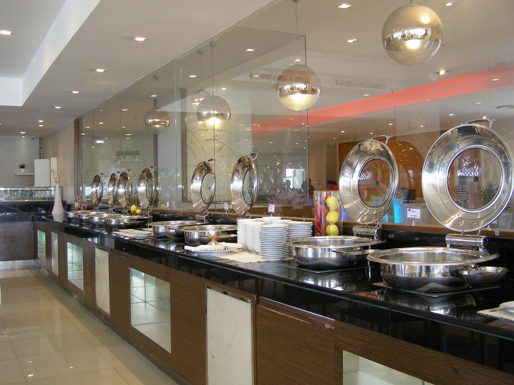 Iyarin @ Tuk Chang Hotel Bangkok Dış mekan fotoğraf