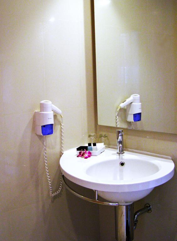 Iyarin @ Tuk Chang Hotel Bangkok Dış mekan fotoğraf
