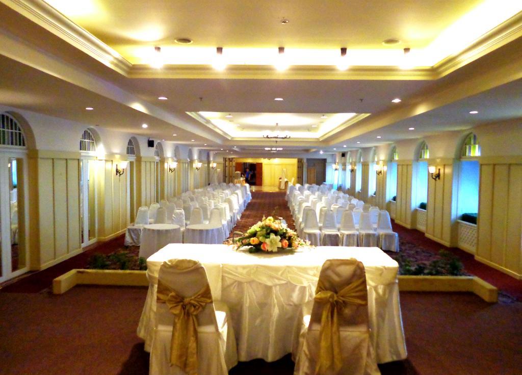 Iyarin @ Tuk Chang Hotel Bangkok Dış mekan fotoğraf