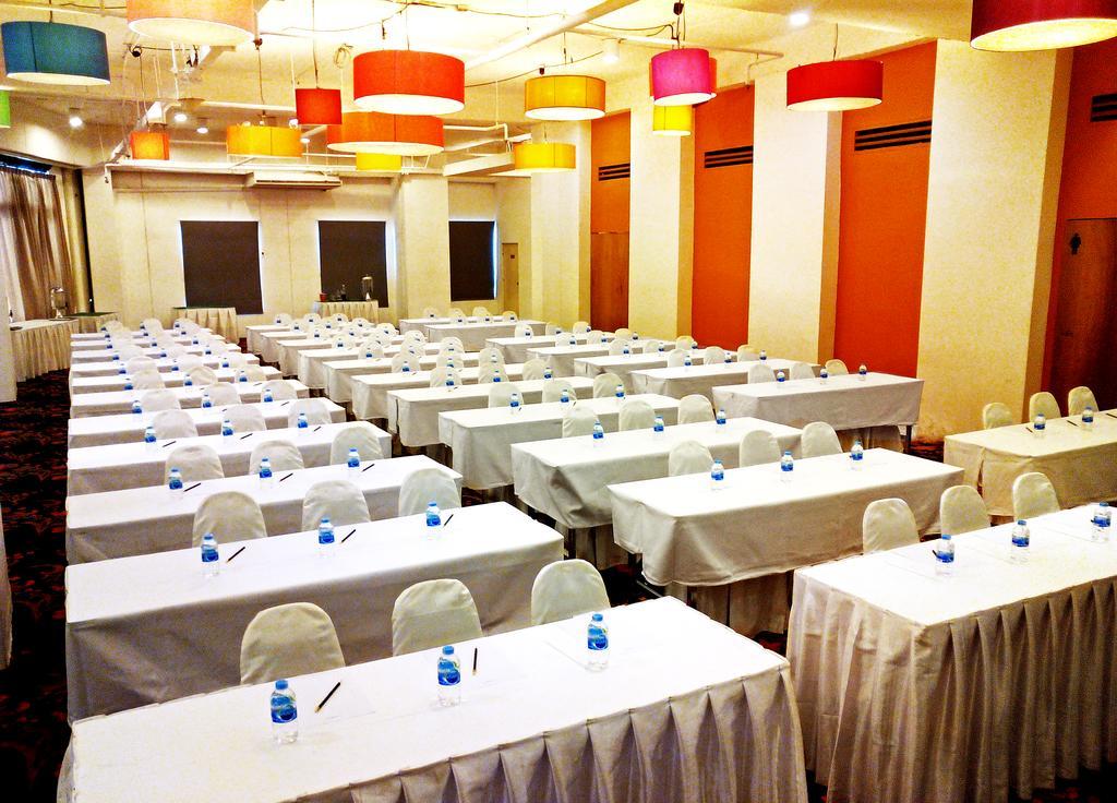 Iyarin @ Tuk Chang Hotel Bangkok Dış mekan fotoğraf