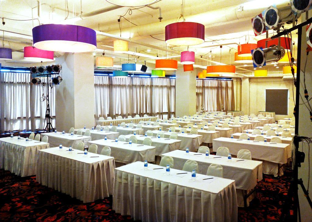 Iyarin @ Tuk Chang Hotel Bangkok Dış mekan fotoğraf